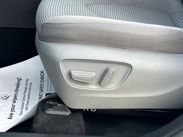 Used 2022 Toyota Highlander LE AWD/4WD image 19