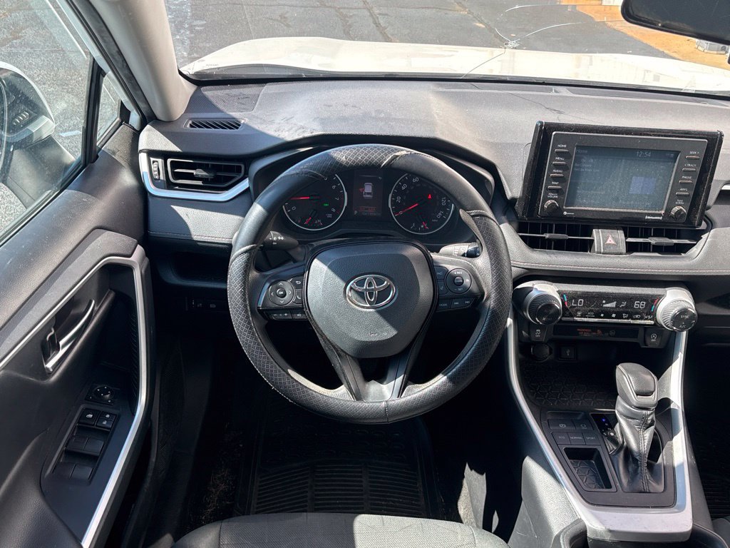 Used 2021 Toyota RAV4 XLE FWD image 2