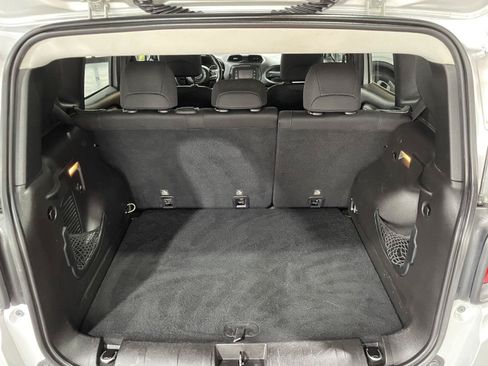 Used 2017 Jeep Renegade Latitude w/ Cold Weather Group AWD/4WD image 36