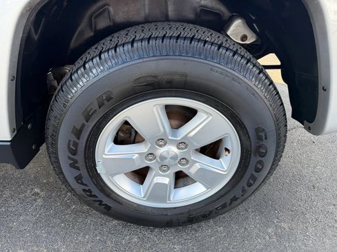 Used 2011 Jeep Liberty Sport AWD/4WD image 39