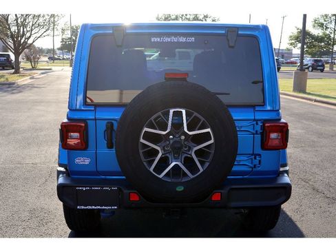 Used 2024 Jeep Wrangler Unlimited Sahara w/ Technology Group AWD/4WD image 15