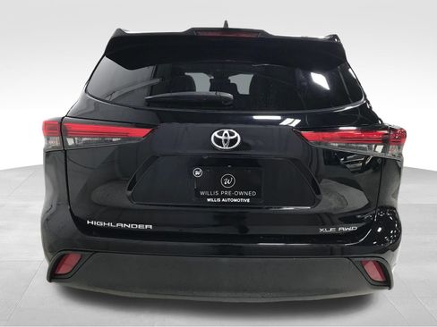 Used 2021 Toyota Highlander XLE AWD/4WD image 5