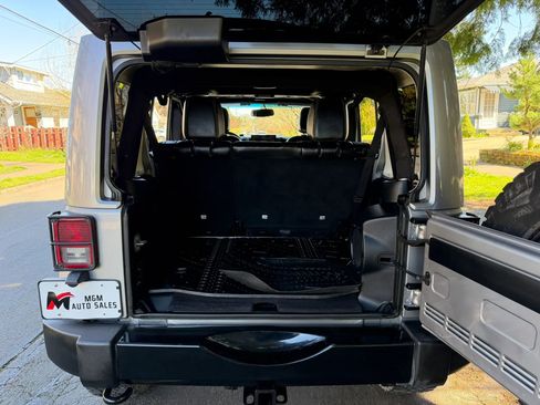 Used 2014 Jeep Wrangler Unlimited Sahara AWD/4WD image 13