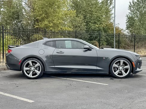 Used 2018 Chevrolet Camaro SS image 3