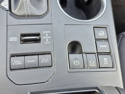 Used 2023 Toyota Highlander L image 32