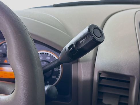 Used 2010 Nissan Titan SE image 18