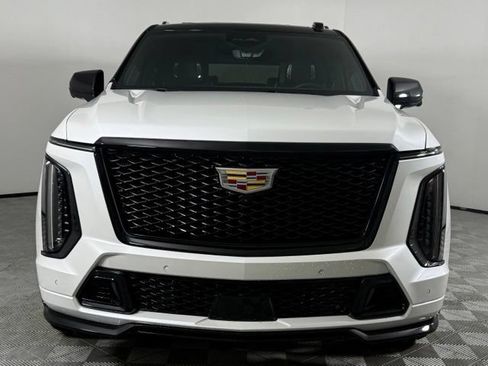 Used 2025 Cadillac Escalade V AWD/4WD image 11