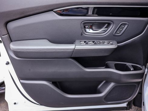 Certified 2024 Honda Pilot Touring image 29