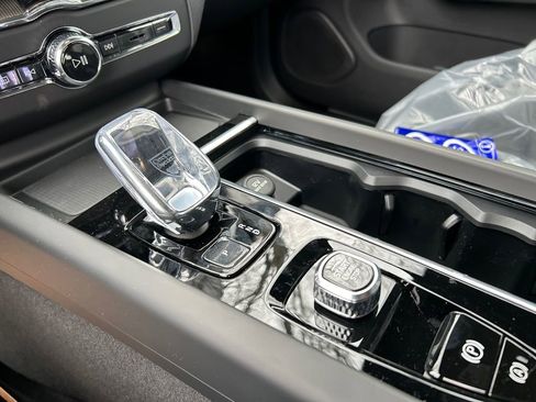 New 2026 Volvo XC60 T8 Ultra w/ Protection Package Premier AWD/4WD image 19