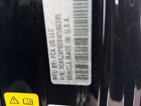 Certified 2025 Jeep Wrangler Unlimited Sahara AWD/4WD image 19