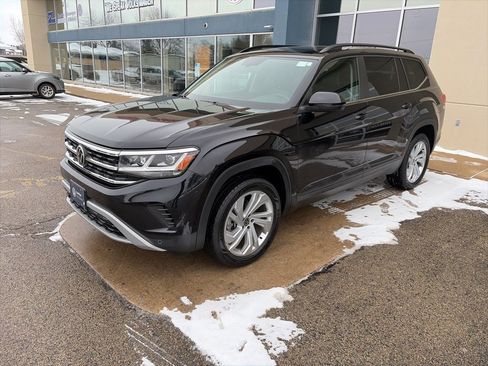 Certified 2022 Volkswagen Atlas SE image 4