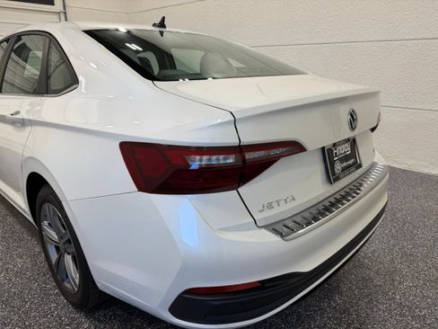 Used 2023 Volkswagen Jetta SE FWD image 17