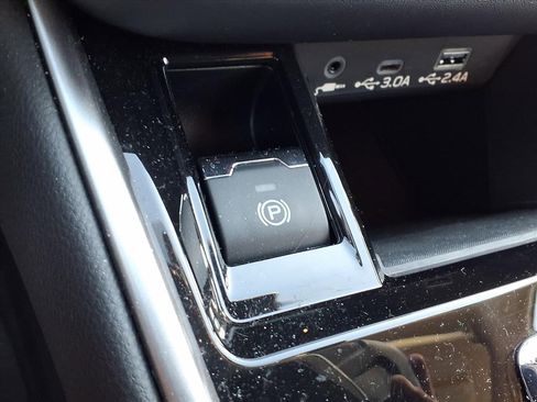 Certified 2025 Subaru Outback Premium image 16