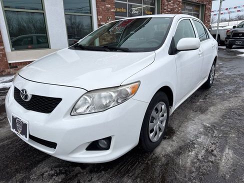 Used 2010 Toyota Corolla LE image 1