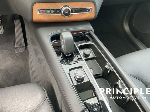 Certified 2025 Volvo XC90 B6 Ultra AWD/4WD image 17