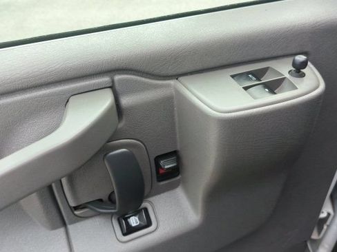 Used 2018 Chevrolet Express 2500 w/ Driver Convenience Package RWD image 16