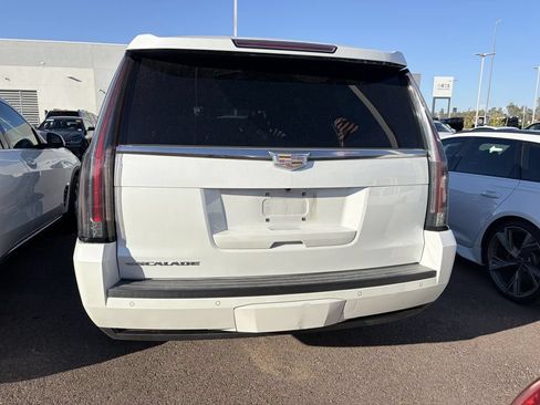 Used 2017 Cadillac Escalade ESV 4WD image 6