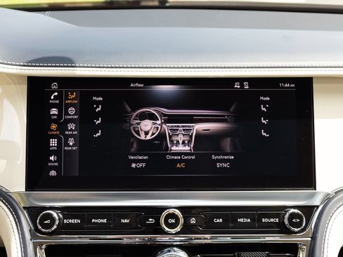 Used 2024 Bentley Flying Spur V8 AWD/4WD image 46