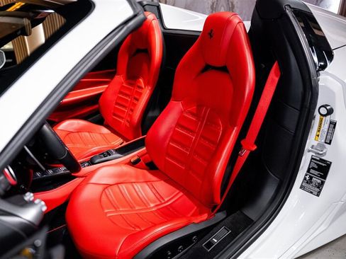 Used 2021 Ferrari F8 Tributo RWD image 11