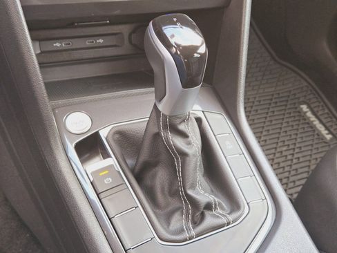 New 2024 Volkswagen Tiguan SE image 18