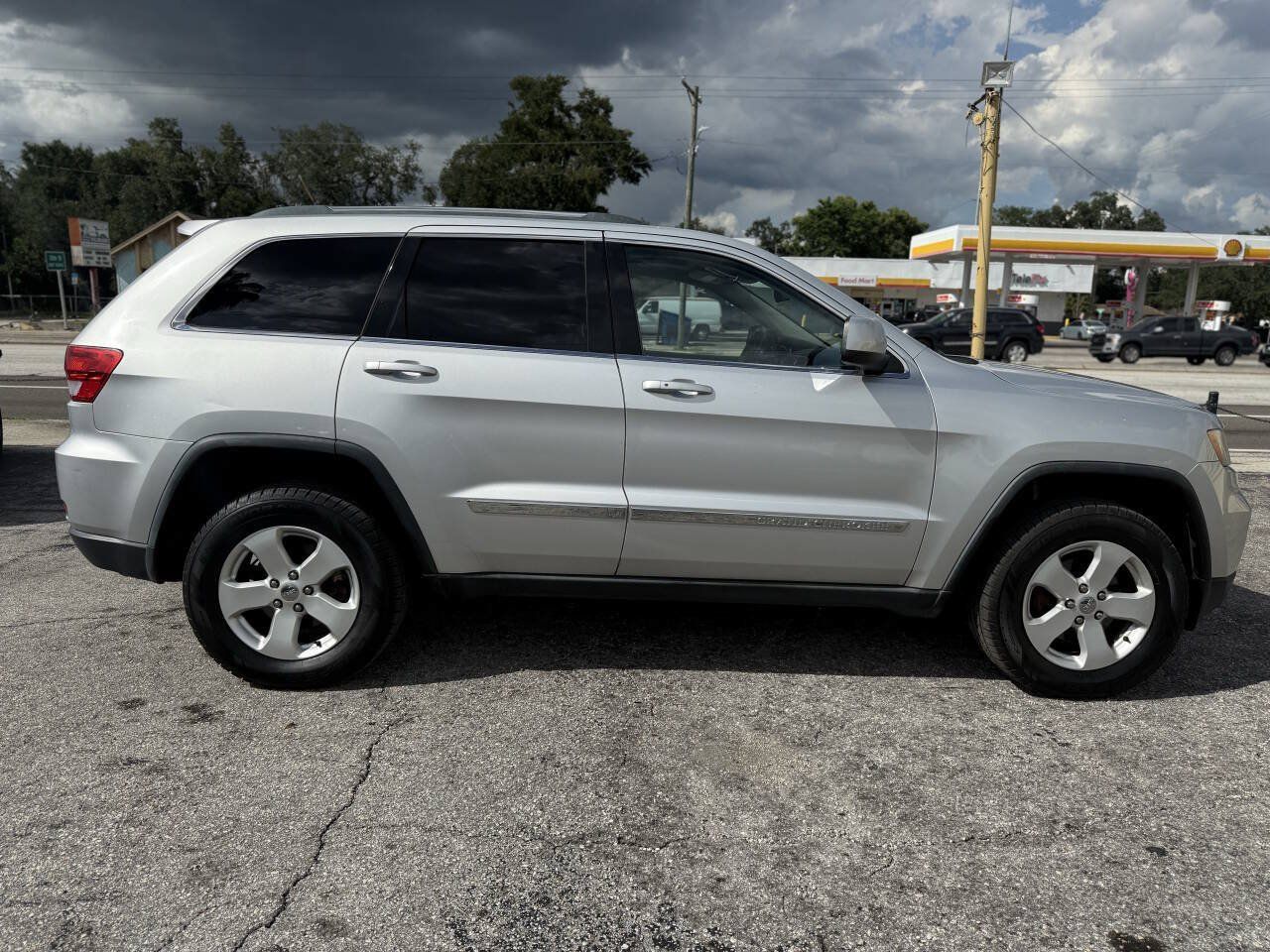 Used 2013 Jeep Grand Cherokee Laredo AWD/4WD image 8