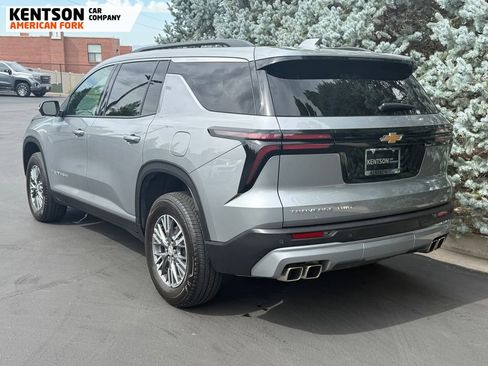 Used 2024 Chevrolet Traverse LT image 6