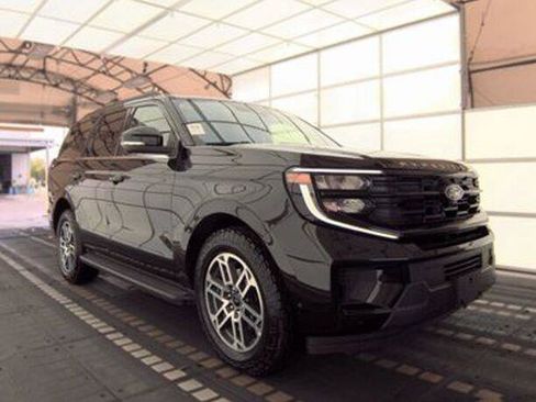 Used 2025 Ford Expedition Active AWD/4WD image 1