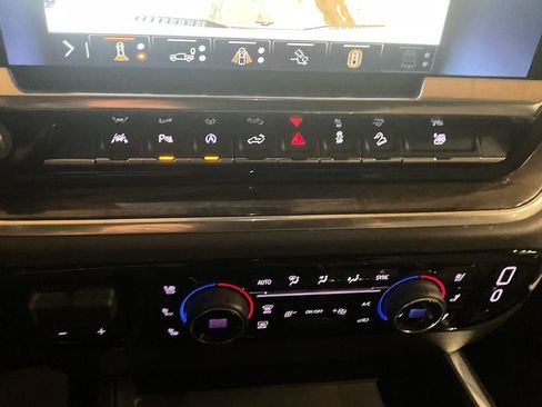 Used 2025 Chevrolet Silverado 1500 LTZ image 21