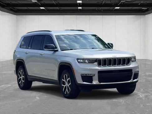 Used 2024 Jeep Grand Cherokee L Limited AWD/4WD image 3