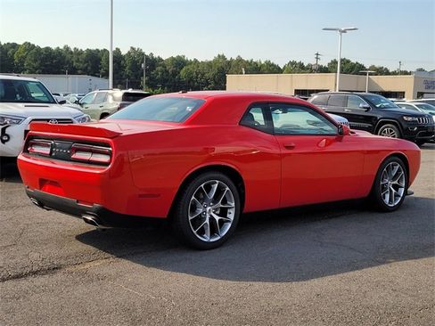 Used 2022 Dodge Challenger GT image 3
