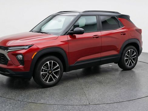 Used 2025 Chevrolet TrailBlazer LT image 3