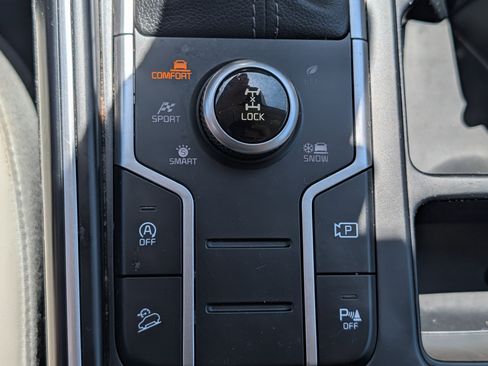 Certified 2023 Kia Sorento S AWD/4WD image 32