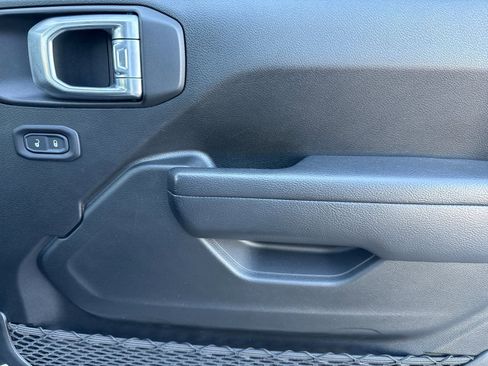 Used 2022 Jeep Gladiator Sport image 18