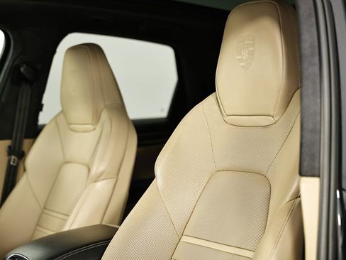 Certified 2022 Porsche Cayenne Turbo AWD/4WD image 22