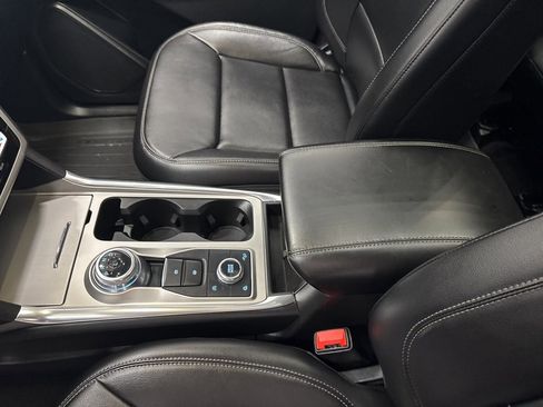Used 2021 Ford Explorer XLT w/ Equipment Group 202A image 14