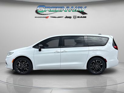 New 2026 Chrysler Pacifica Select
