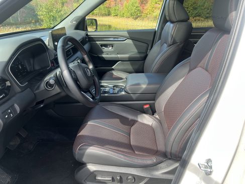 Used 2025 Honda Pilot Black Edition image 14