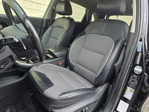 Used 2022 Kia Niro EX w/ Cold Weather Package FWD image 16