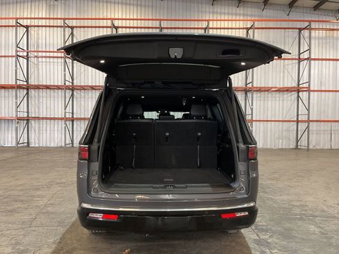 Used 2024 Jeep Wagoneer Series II w/ Flexible Seating Group image 14