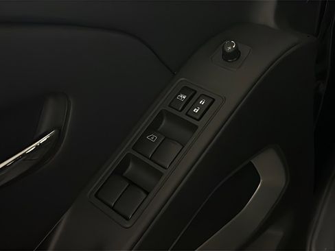 Used 2024 Nissan Frontier SV w/ Technology Package image 12