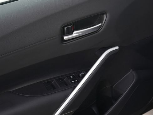 Used 2024 Toyota Corolla Cross XLE w/ Convenience Package image 21