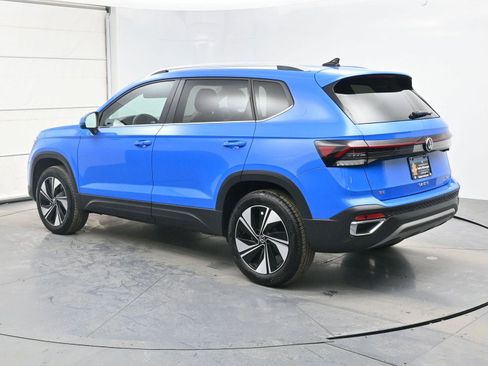 Used 2025 Volkswagen Taos SE w/ Panoramic Sunroof Package image 23