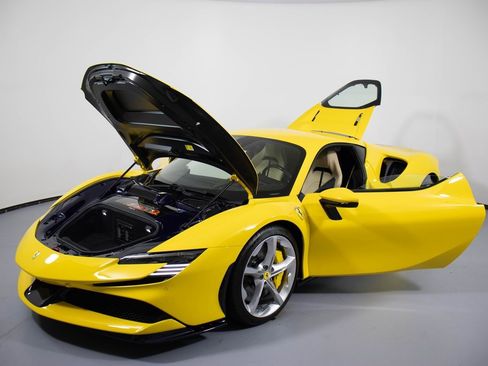 Certified 2022 Ferrari SF90 Stradale image 33