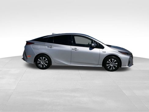 Used 2020 Toyota Prius Prime LE image 2