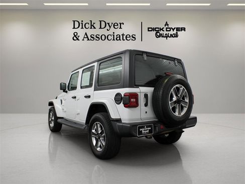 Used 2019 Jeep Wrangler Unlimited Sahara w/ Safety Group image 6