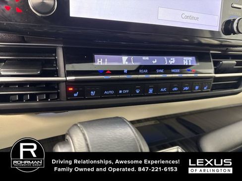 Used 2023 Toyota Sienna Platinum image 9