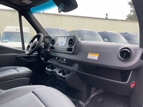 Used 2024 Mercedes-Benz Sprinter 2500 image 12