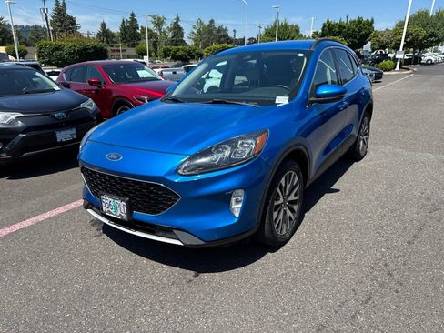 Used 2020 Ford Escape Titanium AWD/4WD image 3