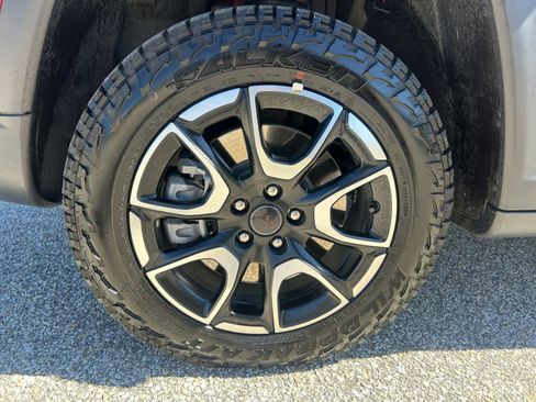 Used 2025 Jeep Compass Trailhawk image 29