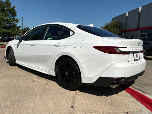 Used 2025 Toyota Camry SE FWD image 6